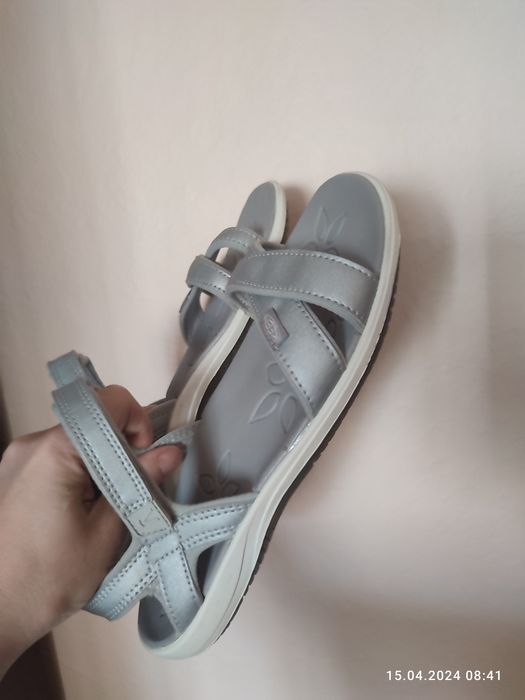 Нові босоніжки keen