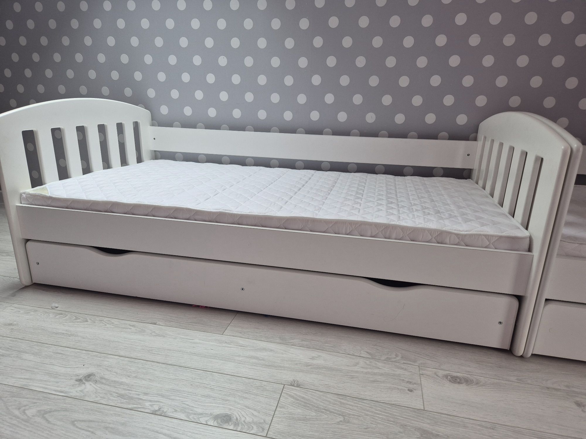 Łóżko Classic 1  140/80 + szafka nocna