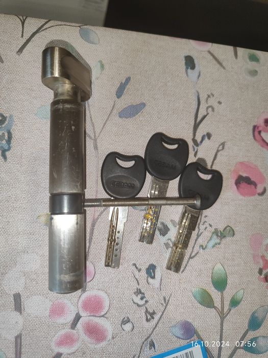 Сердцевина замка и три ключа