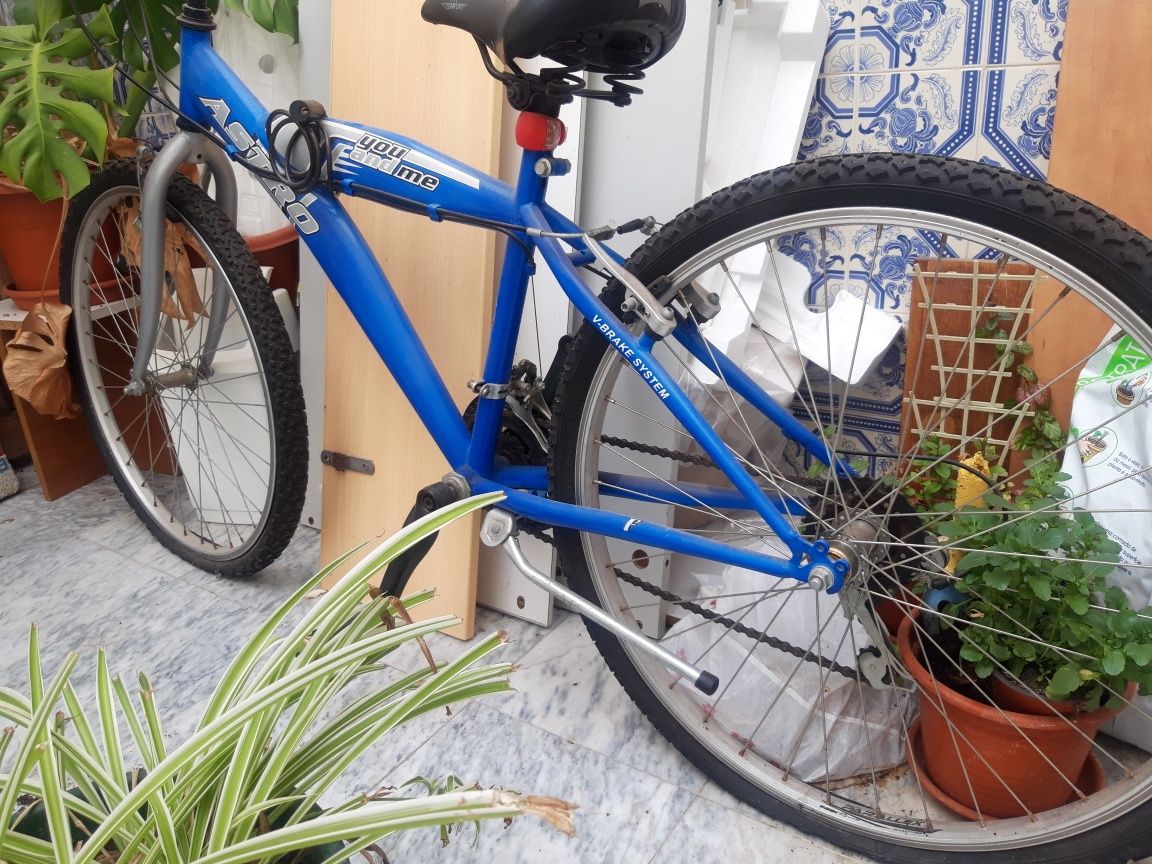 Bicicleta em estado novo