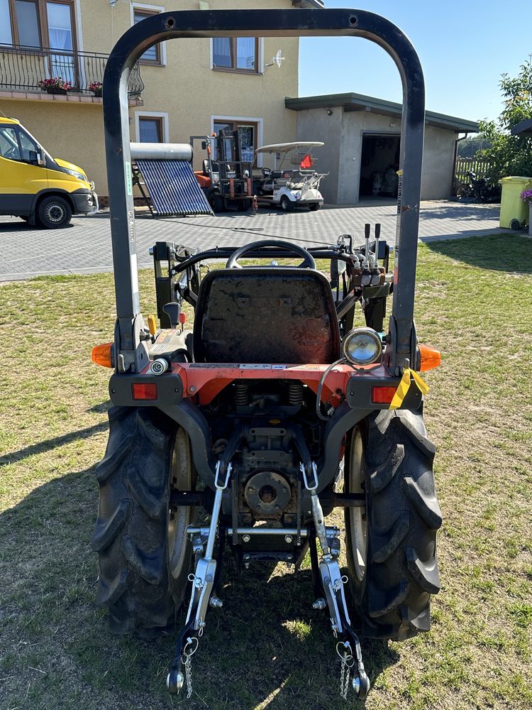 Mini Traktor Kubota B 72.  17km 4x4 z ładowaczem tur.Wspomaganie