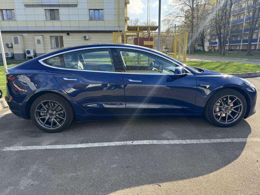 Продам Tesla model 3
