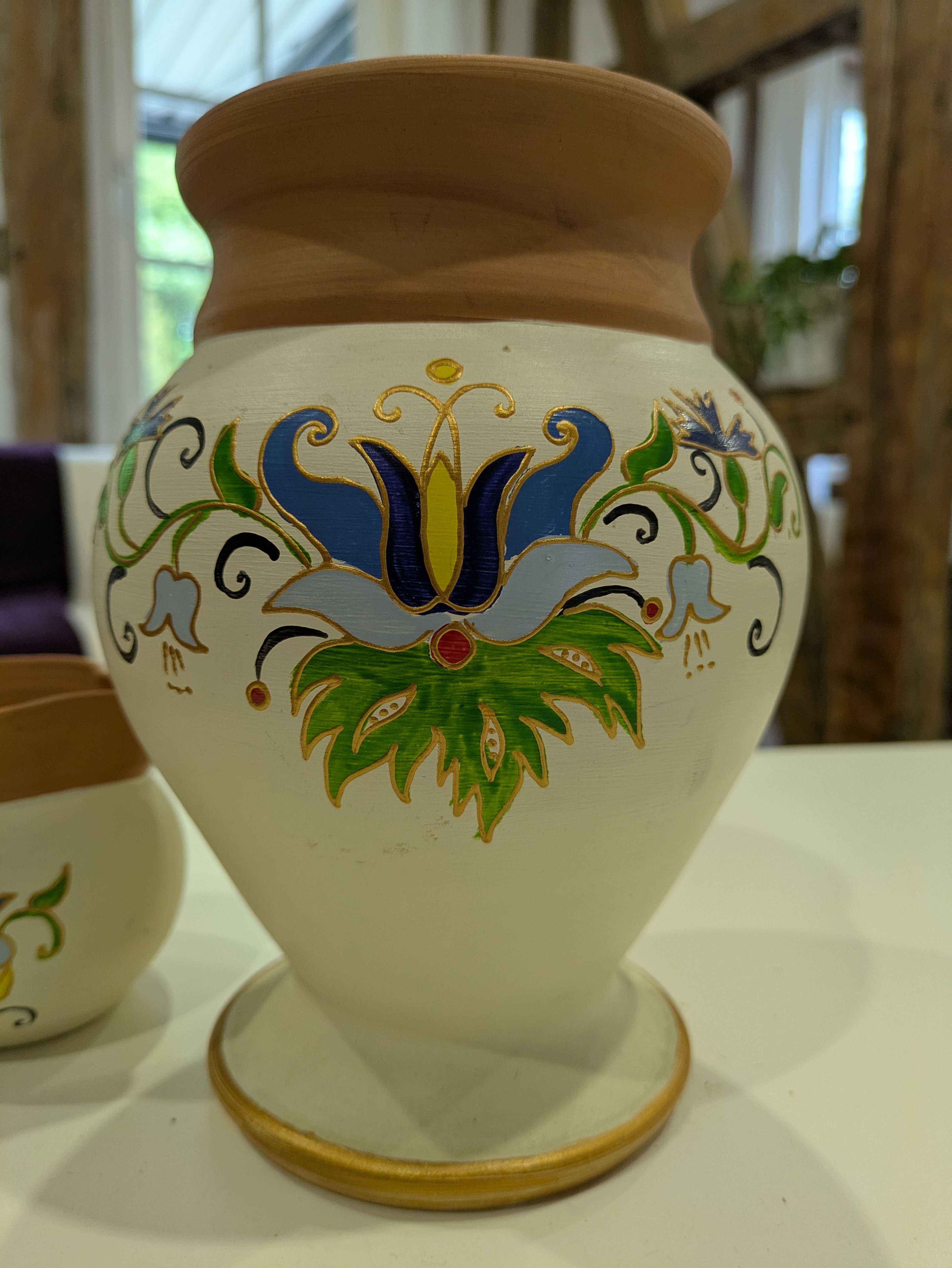 Ręcznie malowane kaszubskie dzbanki ceramiczne – komplet 2 sztuki