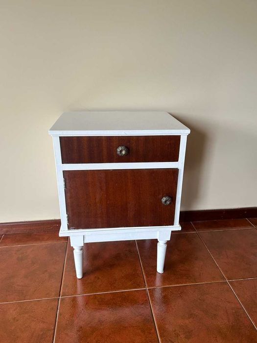 Conjunto de 2x Mesas de Cabeçeira Vintage