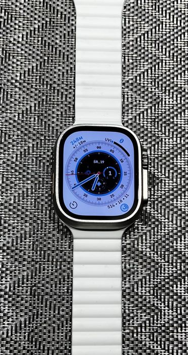 Apple Watch Ultra 49mm kolor Midnight Ocean.
