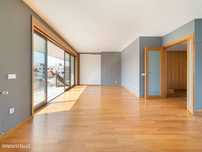 Apartamento T4+1 duplex com varanda em Matosinhos Sul
