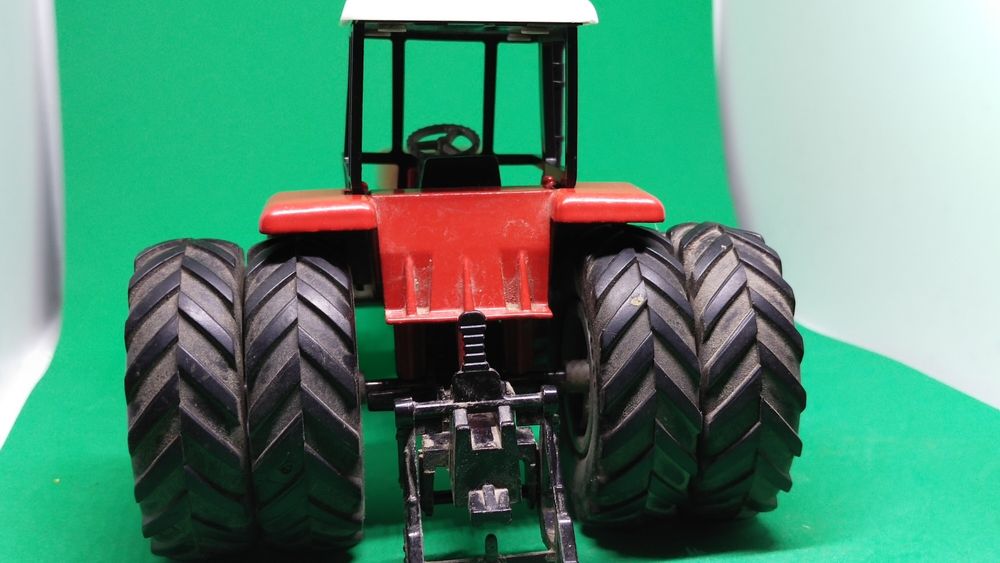 Siku traktor Massey Ferguson 1:32