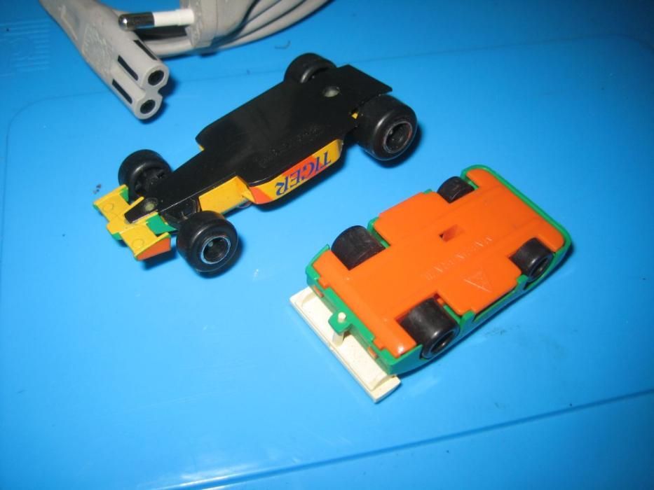 2 miniaturas carros desporto clássicos incl 1 guliver