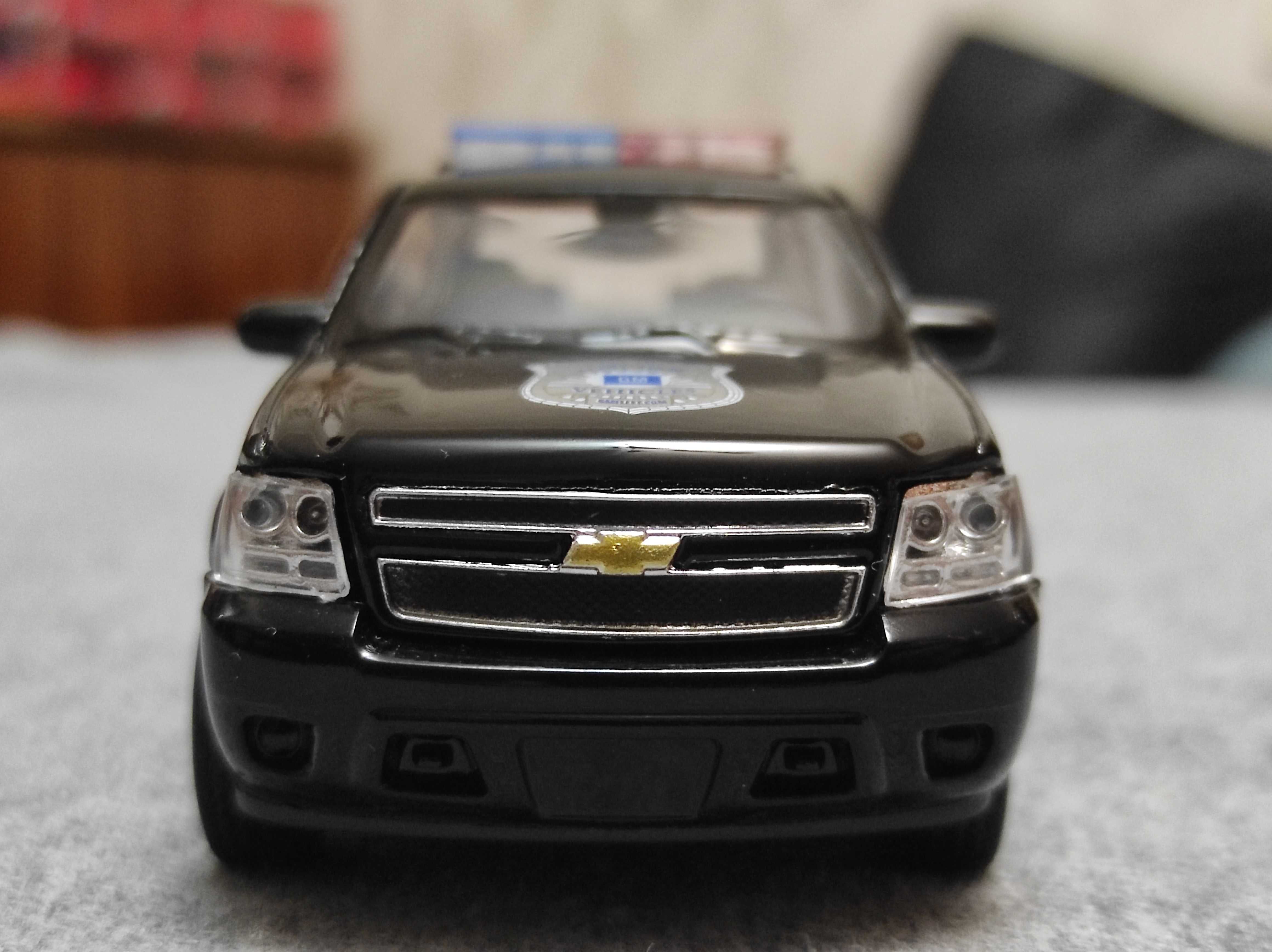 Машинка Chevrolet Tahoe Police 1/36 Welly Модель Шевроле Тахо