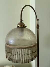 Lampa mosiężna stojaca klosz szklany z frędzlami