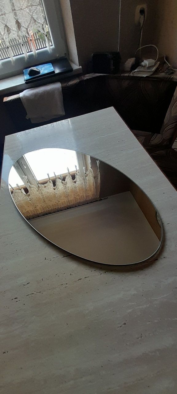 Lustro owalne 77cm x 42cm.