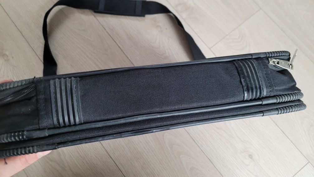 Czarna torba na laptopa American Tourister