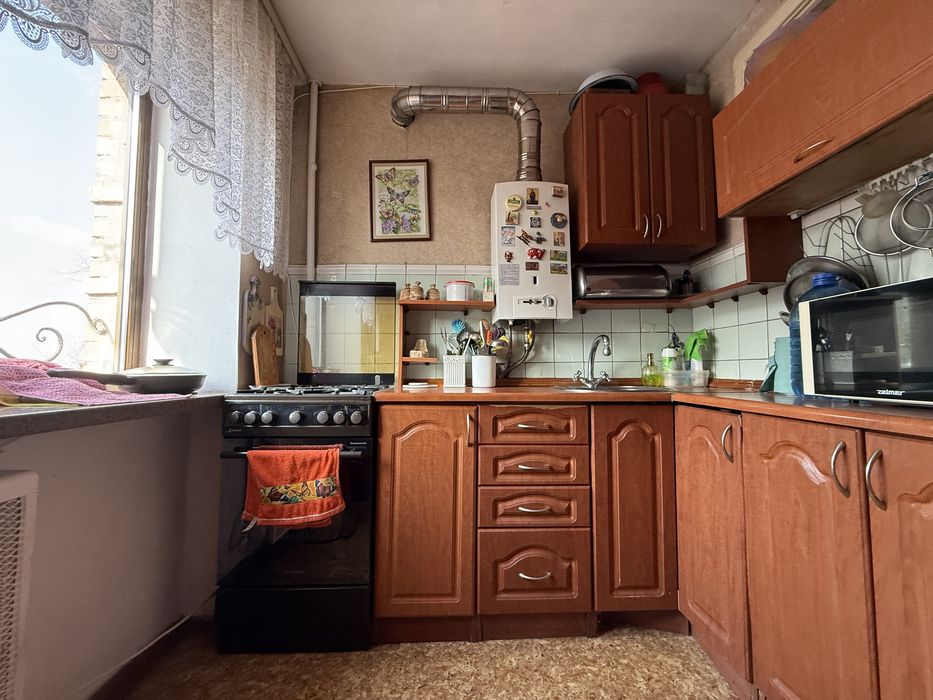 Трикімнатна квартира з ремонтом біля ТЦ! Без комісії!