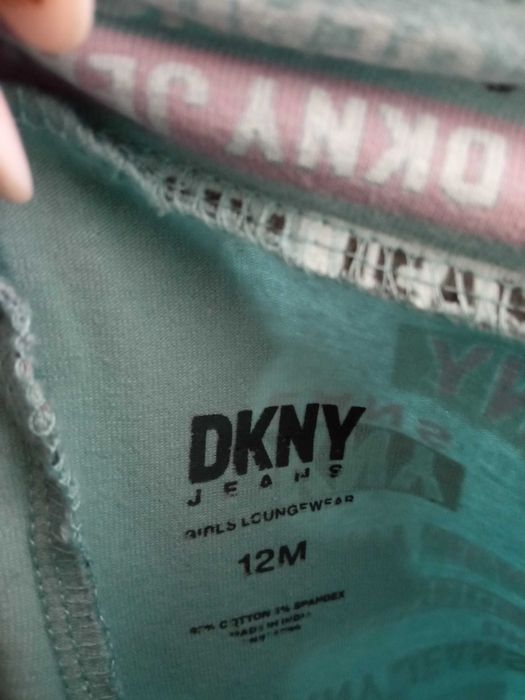 DKNY komplet rozmiar 12 miesięcy, jest