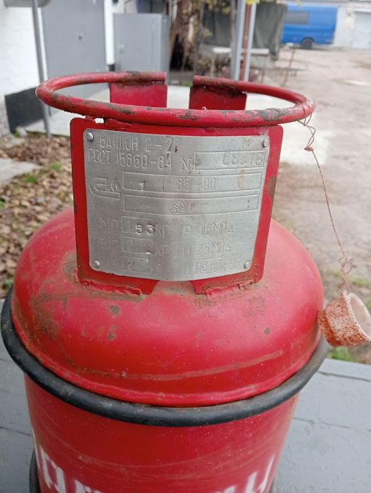Продам газовий балон 27л стан нового