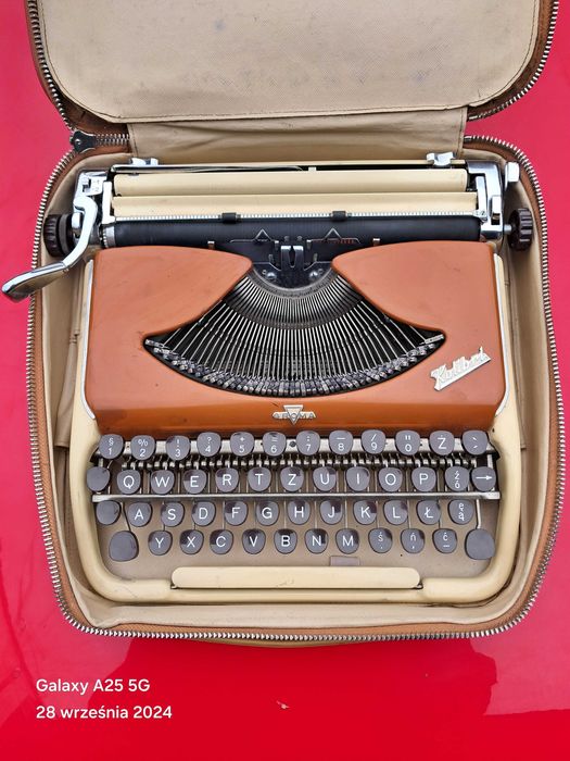 Sprzedam małą maszynę do pisanii  - Groma KOLIBRI