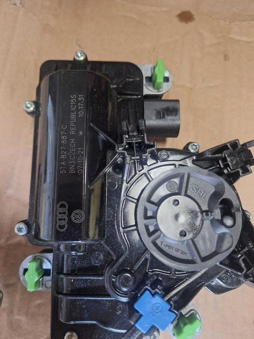 zamek klapy bagaznika z mechanizmem elektrycznego zamykania