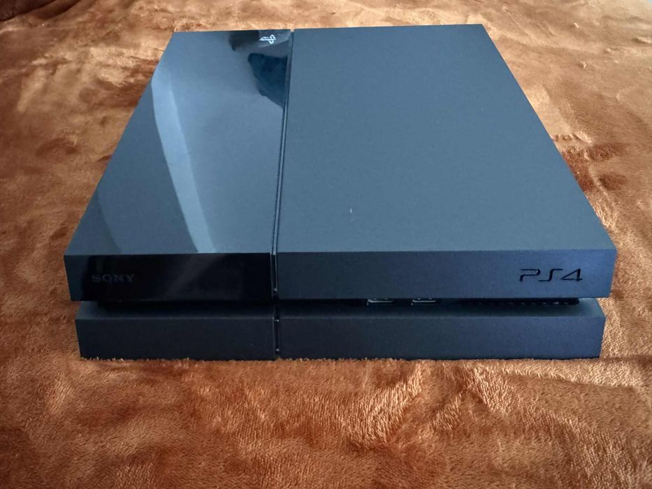 PlayStation 4 500GB + 2 comandos