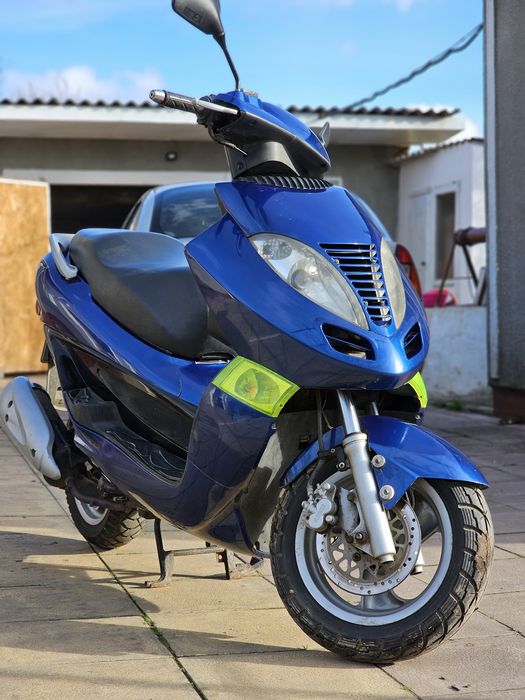 Максіскутер Kymco 150 4т водянка( не Китай)