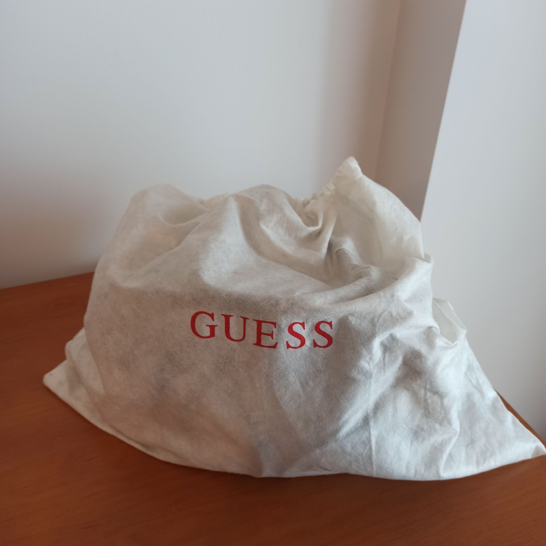 Mala de senhora da Guess