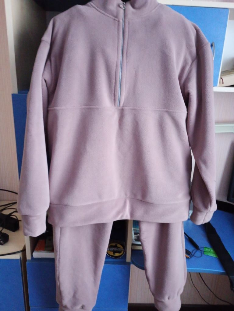 Продам жіночий спортивний костюм
