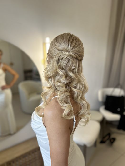 Upięcia i fryzury okolicznościowe – usługi fryzjerskie