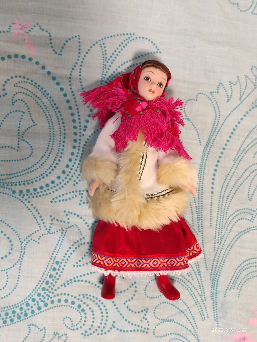 Кукла фарфоровая народный костюм