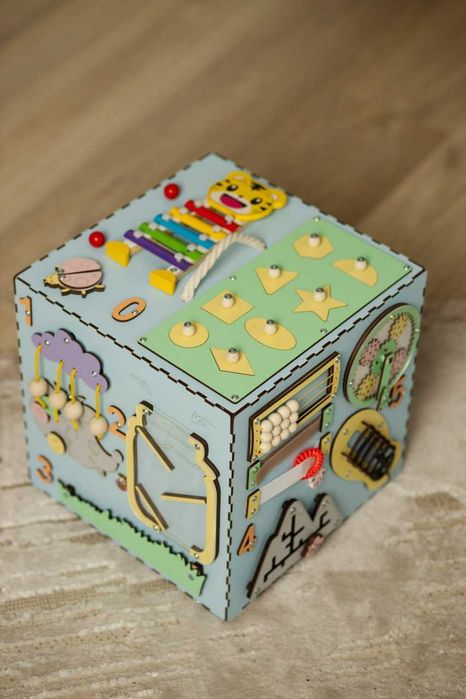 Бизикуб, бізікуб, бізіборд, розвиваючий куб, монтесорі, сенсорні ігри