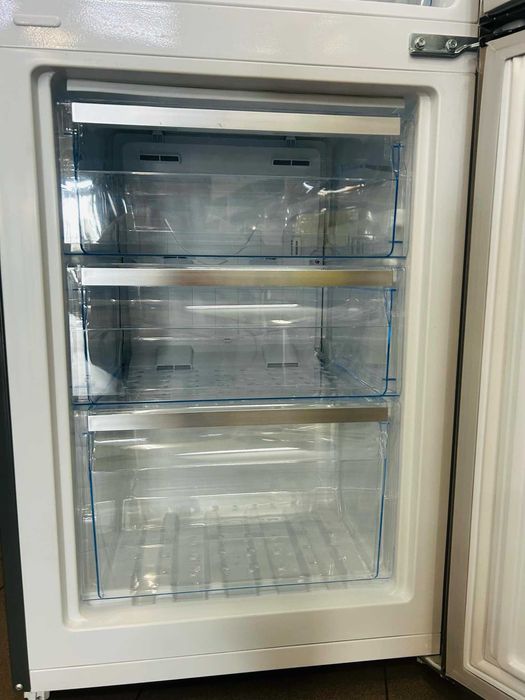 Lodówka Amica Szerokość: 55 cm, INOX NoFrost