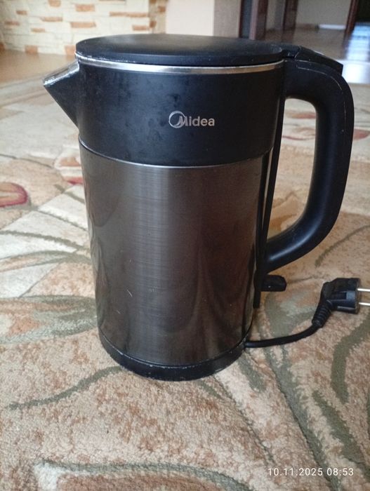 Чайник електричний