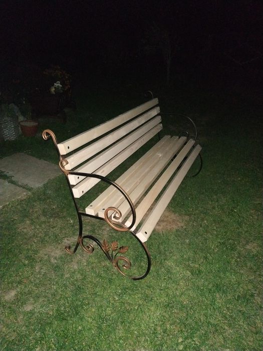 Лавочки з кованими боковинками