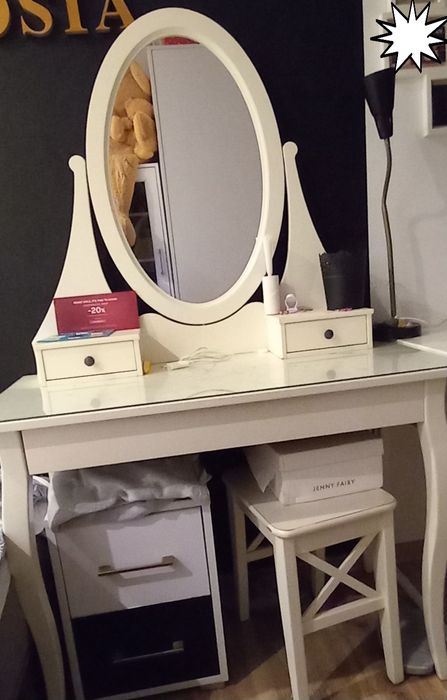 Toaletka Ikea z lustrem