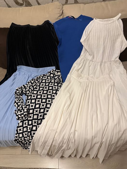 Лот сарафани та юбки