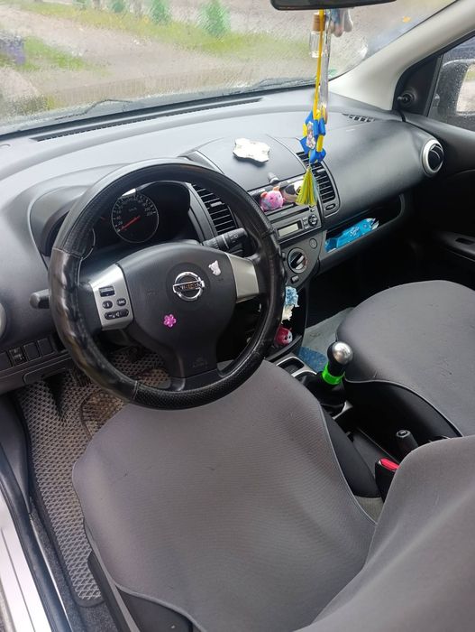 Автомобіль Nisan note