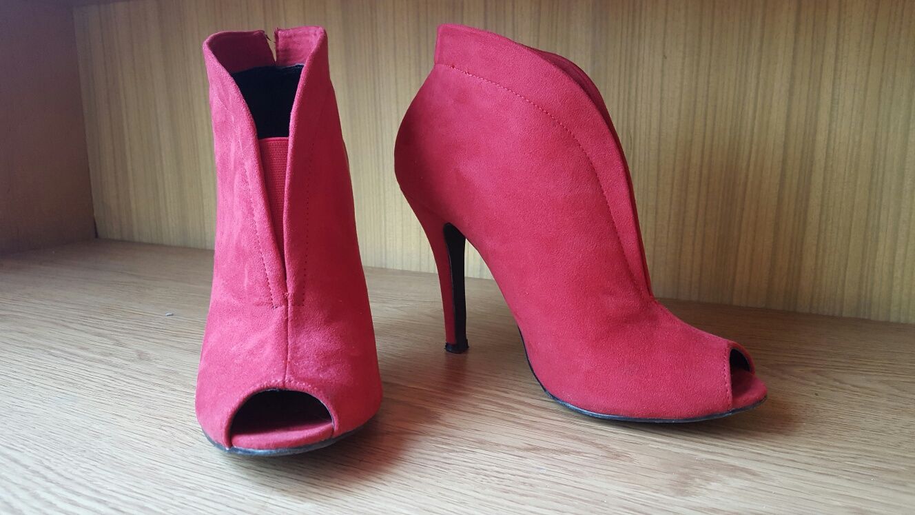 Buty botki peeptoo