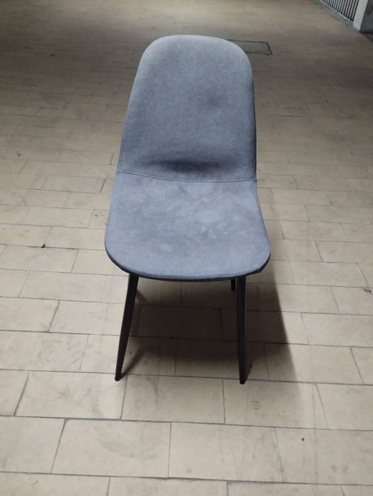 Conjunto de 4 cadeiras modernas em tecido cinzento