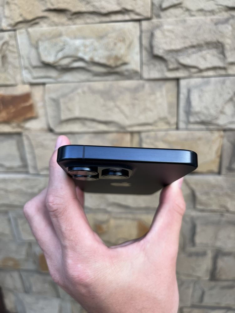 iPhone 15 Pro Max Blue Titanium заблокирован