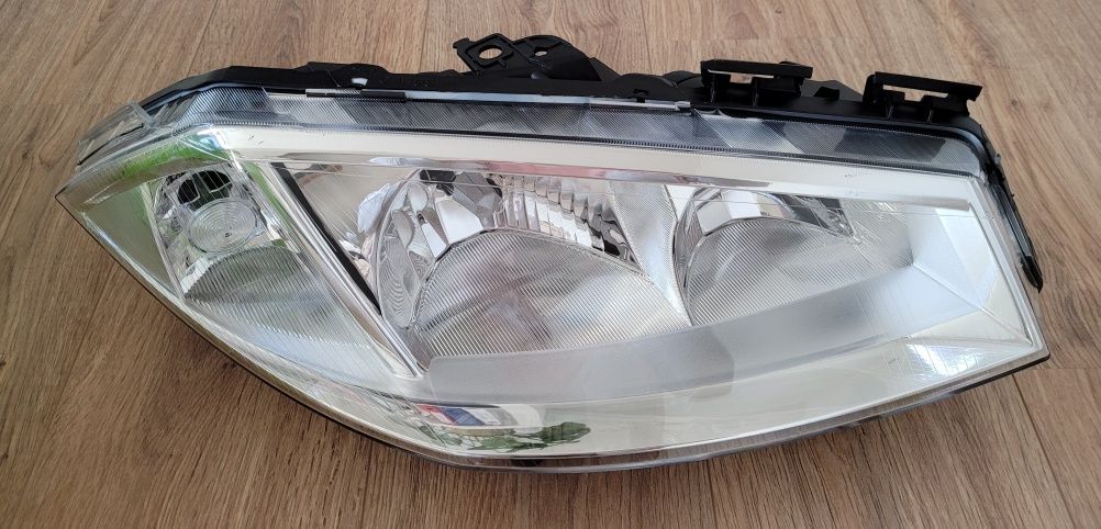 reflektor firmy VALEO Renault Megane II