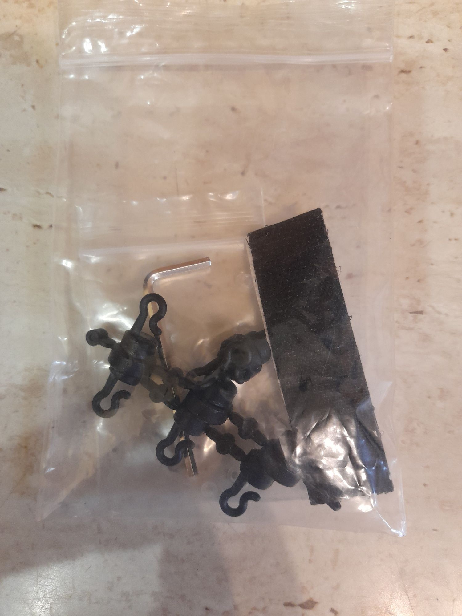 Łódź zanętowa Baiting 500 w zestawie dwie baterie