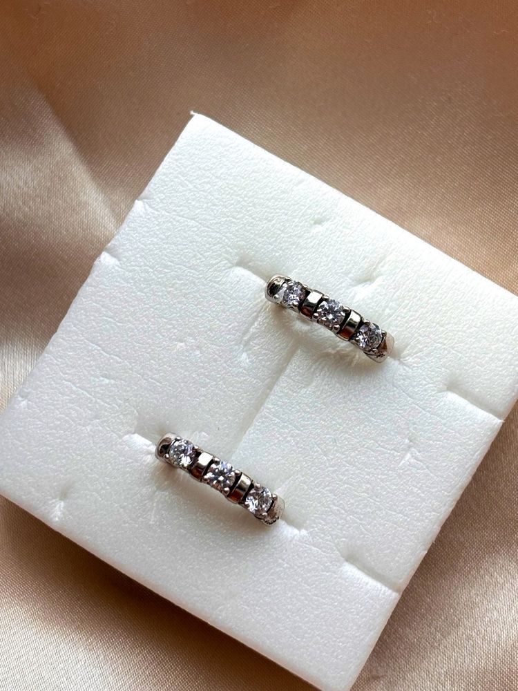 Срібні сережки з камінням Swarovski