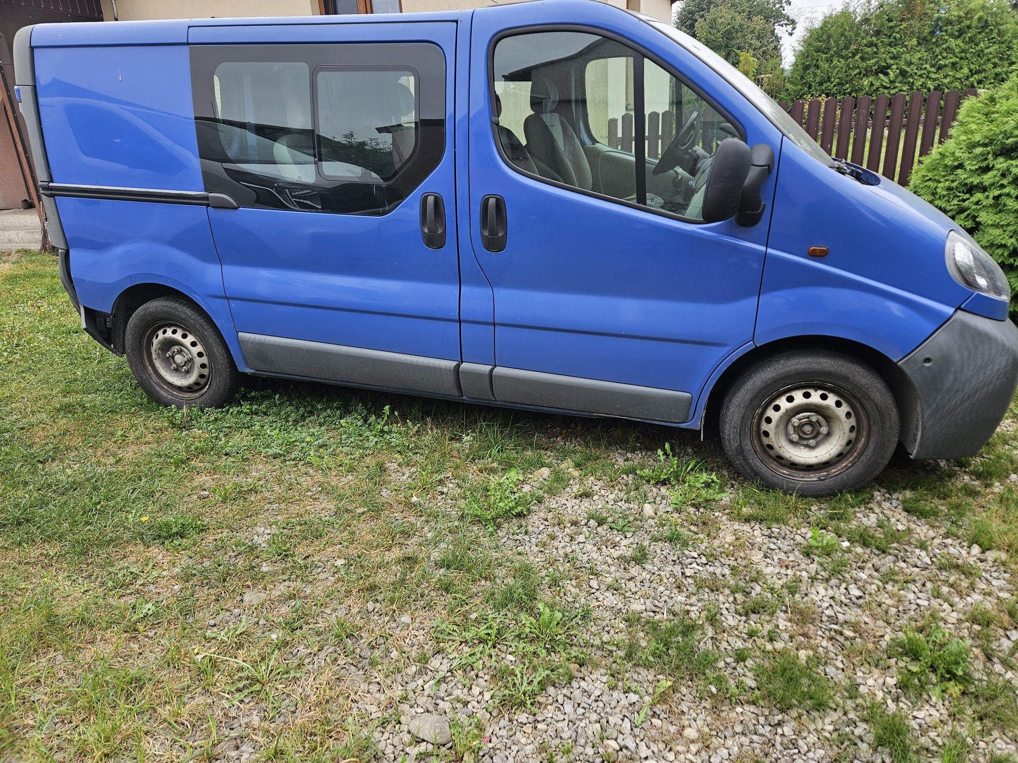 Opel vivaro 2.5cdti 5 osób L1 H1