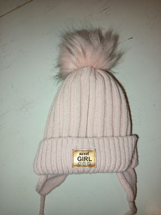 Зимова шапка для дівчинки