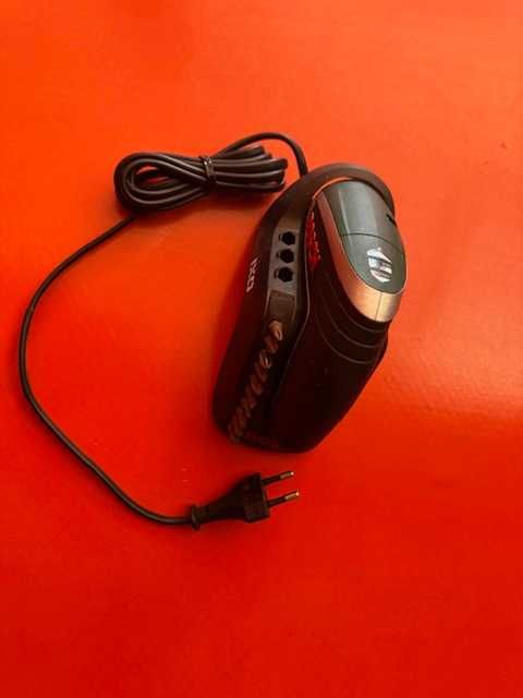 Chave de Fendas BOSCH Ixo com carregador