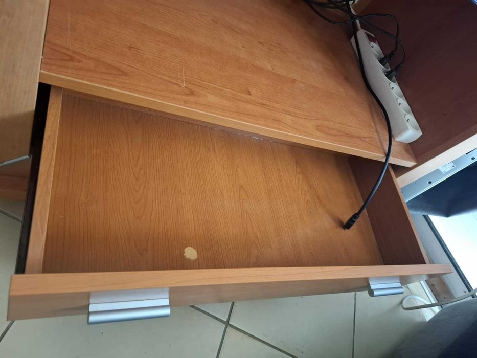 Móvel de televisão com rodas