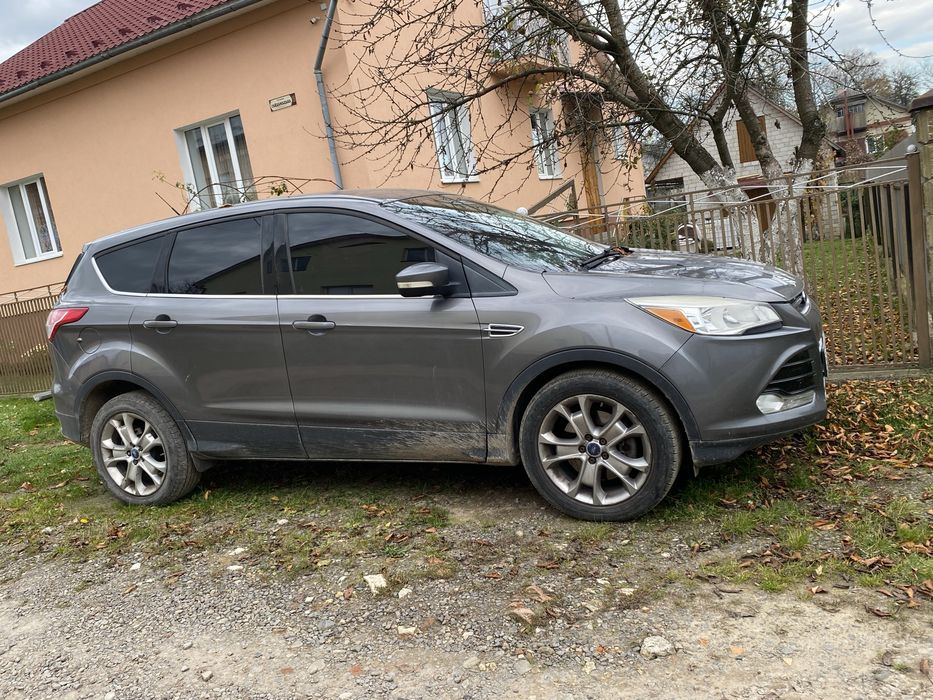 Автомобіль форд ескейп 2012 року