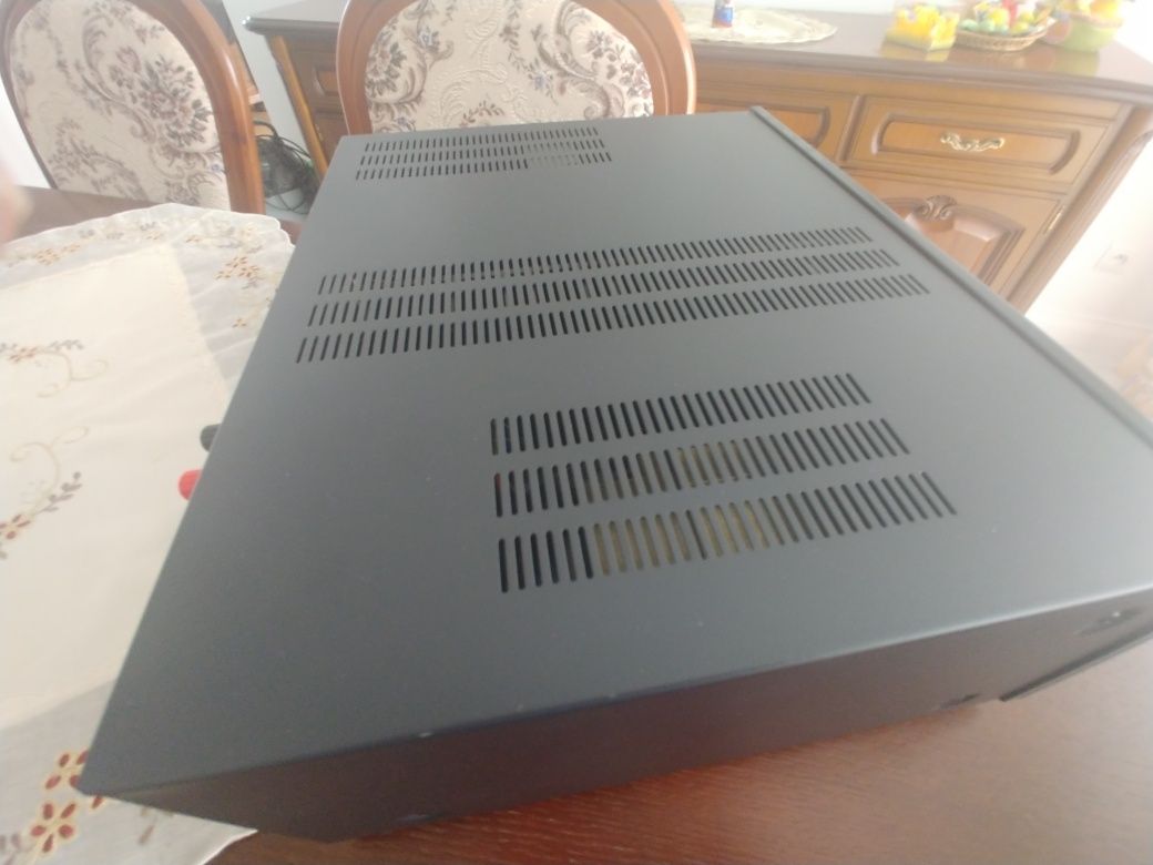 Amplituner NAD T-757 V2