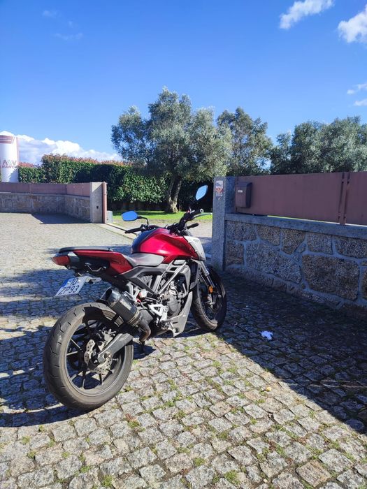 Honda CB125R para venda.