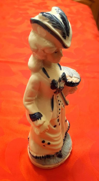 Estatuetas em porcelana