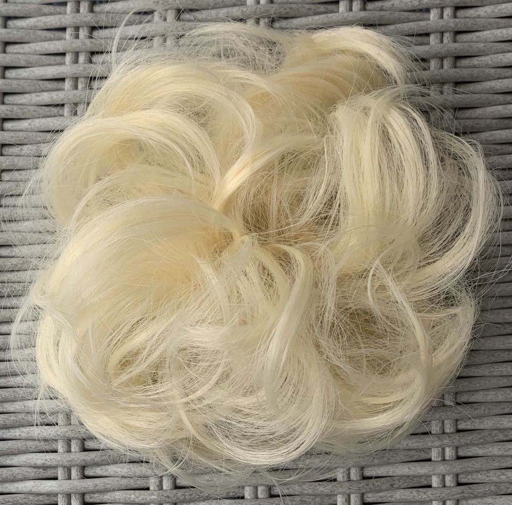 Włosy doczepiane, delikatny blond, kok, koczek na gumce ( 270 )
