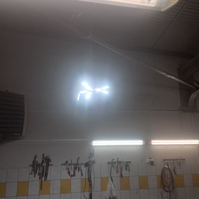 Lampa garażowa skladana led mocna E27